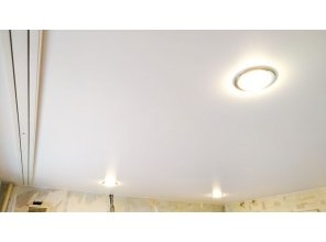 Бесшовный матовый натяжной потолок на кухню 6,3 м2