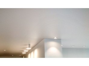 Бесшовный матовый натяжной потолок в квартире 51,1 м2