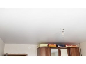 Бесшовный сатиновый натяжной потолок в детскую 18,3 м2