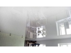 Бесшовный глянцевый натяжной потолок в квартиру 41,4 м2