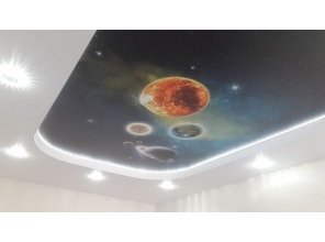 Двухуровневый сатиновый натяжной потолок 16,9 м2 в детскую с фотопечатью