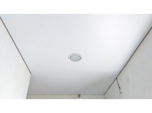 Бесшовный матовый натяжной потолок в коридор 3,9 м2