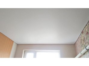 Бесшовный матовый натяжной потолок в спальню 8,6 м2