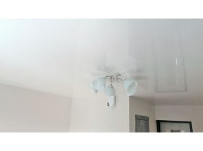 Монтаж потолка в гостиной 15 м2 с использованием пленки VIPCEILING серии MONLANGE L9001 (3.50)