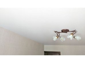 Монтаж потолка в спальне 11 м2 с использованием пленки VIPCEILING серии MONLANGE M9001 (2.60)