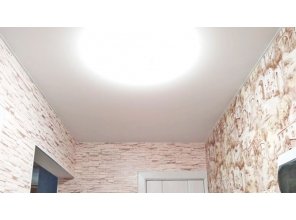 Бесшовный матовый натяжной потолок в прихожей 3,2 м2