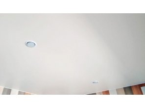 Бесшовный матовый натяжной потолок в спальню 8 м2