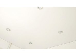 Бесшовный матовый натяжной потолок на кухню 6,9 м2