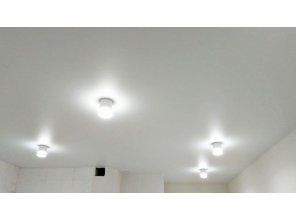 Бесшовный матовый натяжной потолок на кухню 12,8 м2