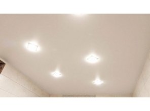 Бесшовный матовый натяжной потолок в ванную 7,3 м2