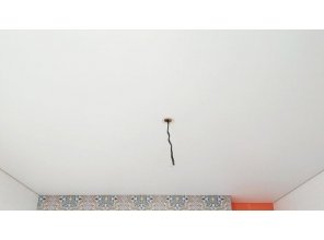 Бесшовный матовый натяжной потолок на кухню 10,2 м2