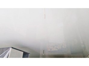 Бесшовный глянцевый натяжной потолок для зала 18,7 м2