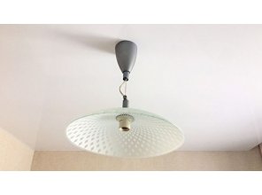 Бесшовный глянцевый натяжной потолок на кухню 6 м2