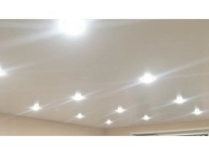 Бесшовный сатиновый натяжной потолок в квартиру 26,1 м2