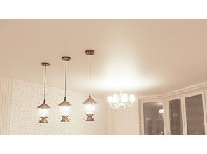 Бесшовный матовый натяжной потолок в квартире 22,7 м2