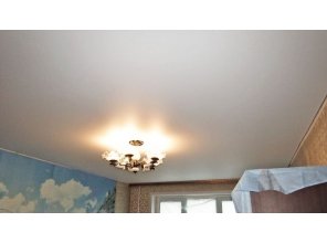 Бесшовный матовый натяжной потолок для зала 17,7 м2