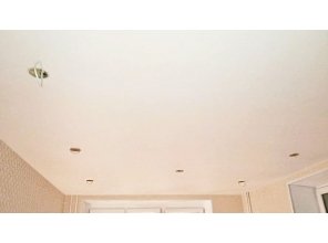 Бесшовный матовый натяжной потолок для зала 17,4 м2