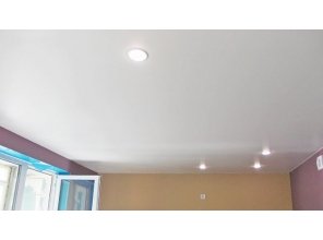 Бесшовный матовый натяжной потолок в квартиру 38,7 м2