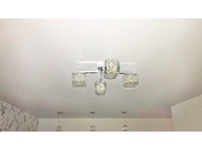 Бесшовный матовый натяжной потолок в квартиру 24,5 м2