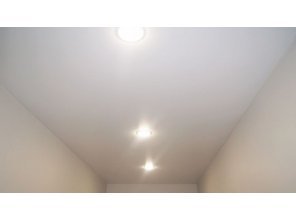 Бесшовный матовый натяжной потолок в прихожей 7,2 м2