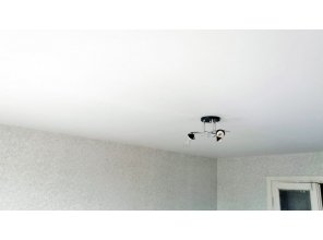 Монтаж потолка в спальне 15 м2 с использованием пленки VIPCEILING серии MONLANGE M9001 (3.25)