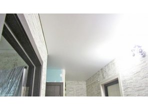 Бесшовный матовый натяжной потолок в коридор 9,3 м2