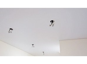 Бесшовный матовый натяжной потолок в коридор 15,7 м2