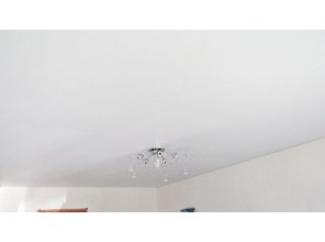 Бесшовный матовый натяжной потолок для зала 17,2 м2