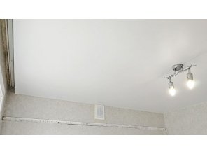 Бесшовный сатиновый натяжной потолок на кухню 6,2 м2