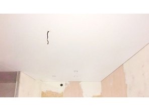 Бесшовный матовый натяжной потолок в квартиру 23,7 м2