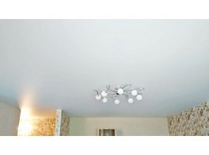 Бесшовный матовый натяжной потолок в квартиру 28,9 м2