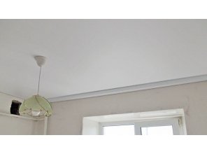 Бесшовный матовый натяжной потолок на кухню 5,7 м2