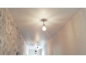 Бесшовный матовый натяжной потолок в коридор 20,8 м2