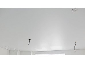 Бесшовный сатиновый натяжной потолок в детскую 19,7 м2