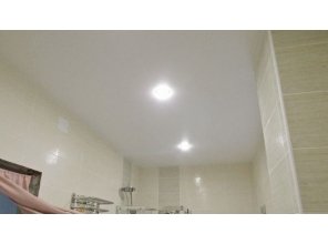Бесшовный матовый натяжной потолок в ванную 8,6 м2