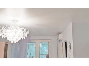 Бесшовный сатиновый натяжной потолок для зала 20,2 м2