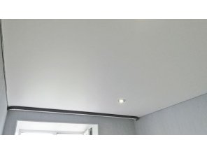 Бесшовный матовый натяжной потолок в спальню 14,7 м2