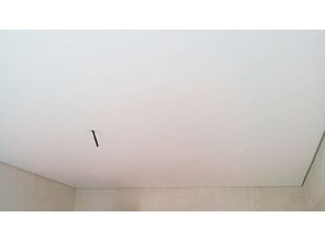 Бесшовный матовый натяжной потолок в спальню 11,3 м2