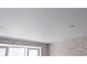 Бесшовный матовый натяжной потолок в спальню 15,2 м2