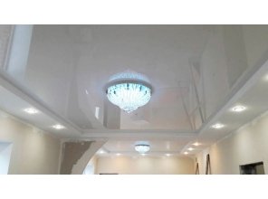 Комбинированный потолок на кухню 23,7 м2