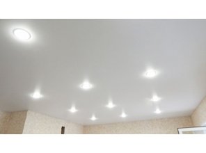 Бесшовный матовый натяжной потолок для зала 21,3 м2