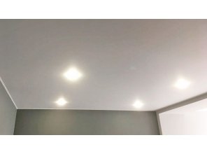 Бесшовный матовый натяжной потолок в спальню 11,9 м2