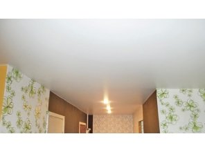 Бесшовный сатиновый натяжной потолок в квартире 25,4 м2