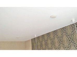 Бесшовный матовый натяжной потолок в спальню 13 м2