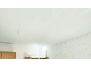 Бесшовный матовый натяжной потолок в спальню 13,9 м2