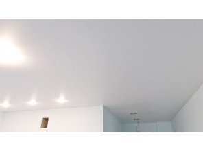 Бесшовный матовый натяжной потолок в квартире 20,3 м2