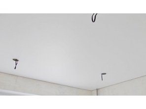 Бесшовный сатиновый натяжной потолок на кухню 7,9 м2