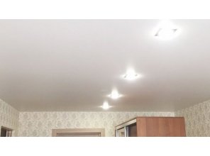 Бесшовный сатиновый натяжной потолок для зала 17,3 м2