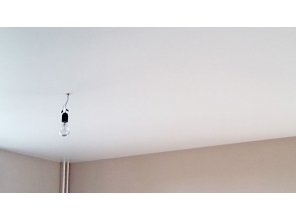 Бесшовный сатиновый натяжной потолок в квартиру 14,3 м2