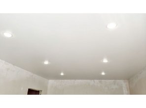 Монтаж потолка для зала 17 м2 с использованием пленки VIPCEILING серии MONLANGE M9001 (3.50)